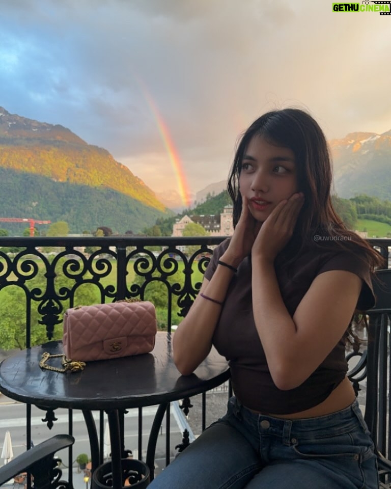 uwudracu - 37.8K Likes - My favourite red flag in the world 🇨🇭