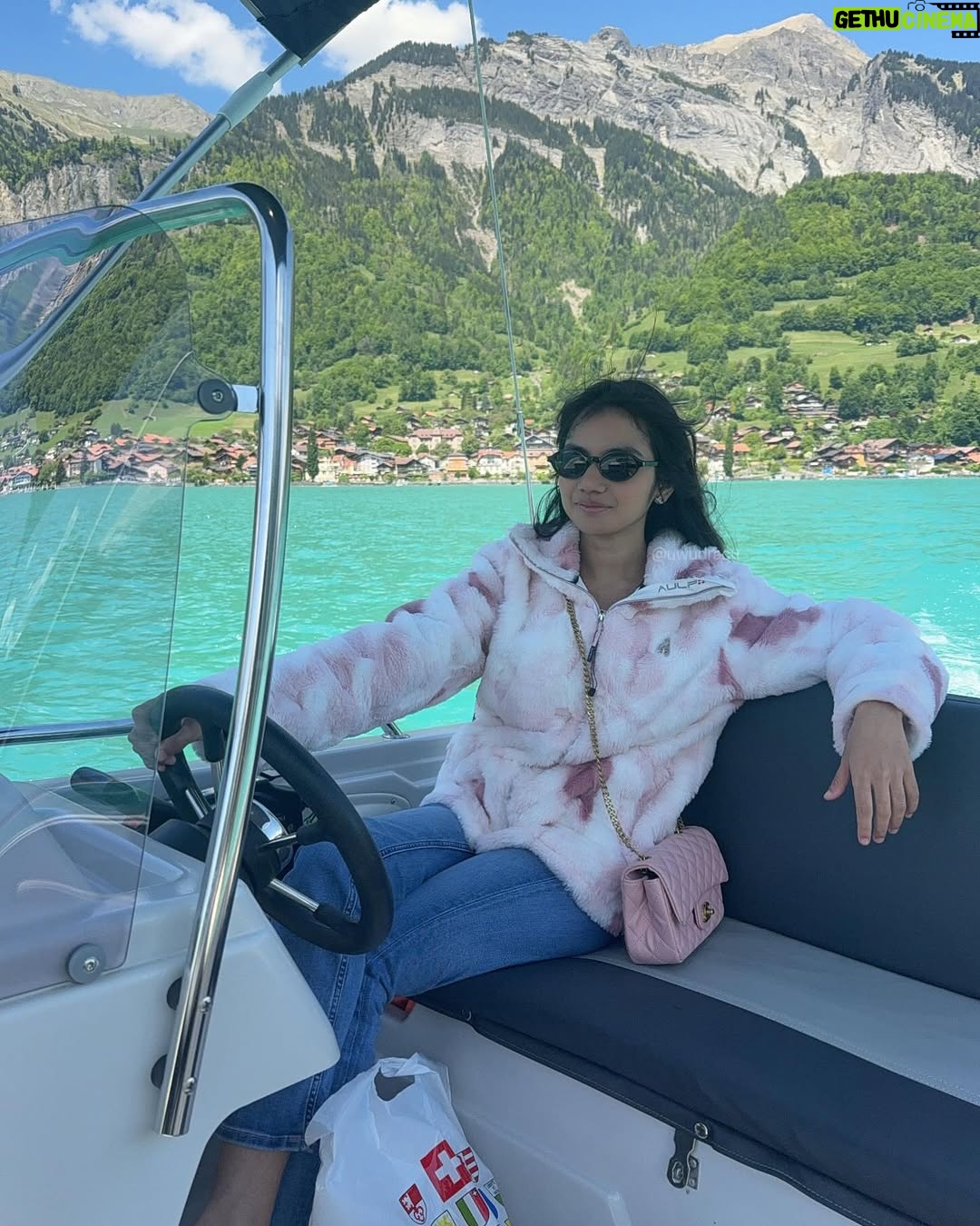 uwudracu - 37.8K Likes - My favourite red flag in the world 🇨🇭