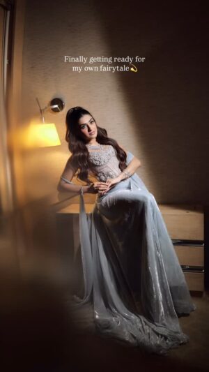 vedika Mehta Instagram - The beginning of Ms to Mrsš¤
Hair @ritikahairstylist
Makeup @tulsibosmia
Outfit @taali.ae
Styled by @nivirohera
Jewels @motiwalajewelry
Footwear @crimzonworld
( engagement look , makeup , bridal hair , half pony updo , bridal jewellery , wedding looks )
