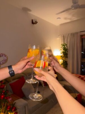 vedika Mehta Instagram - The one where Christmas came alive. Holiday decor, amazing cocktails & great company made the best party✨🎄♥️
@suntory_rokugin