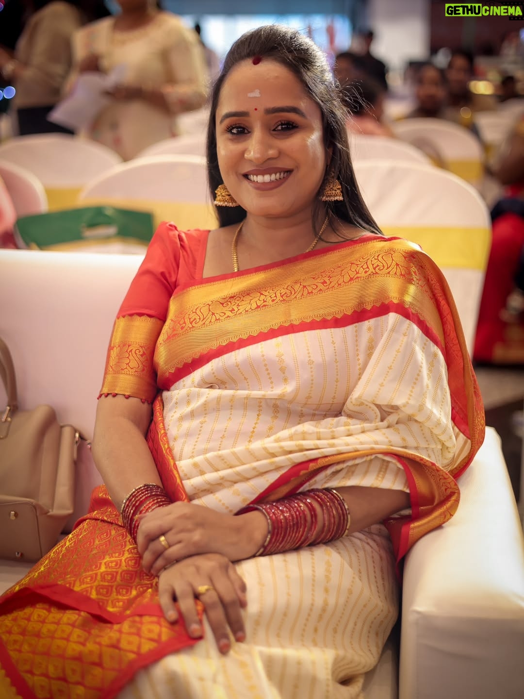 vj Santhiya - 17.1K Likes - பிரபஞ்சத்திற்கு நன்றி 🫂
PONMAGAL AWARDS 2025 

😍Thank you @starauroraa_production 
😍@radhikamasterofficial 
😍📷 @creative_capture_studio 

#avalsanthiya #ponmagal #award #Vijaytelevision #tamilactress