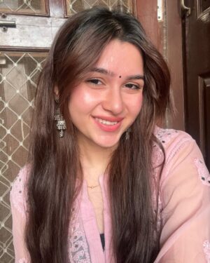 whos himaa Instagram - Ek ladki ko dekha toh aisa laga..jaise ?🌸💗