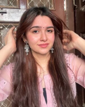 whos himaa Instagram - Ek ladki ko dekha toh aisa laga..jaise ?🌸💗