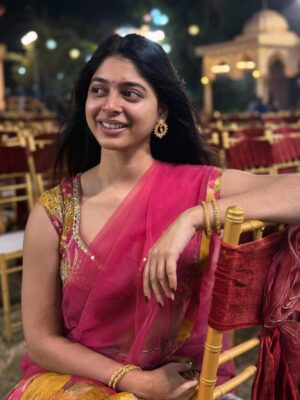 yashashree rao Instagram - Your dream girl but you still wouldn’t cross oceans for me 🤪

#trending #instagram #explore

Wearing : @plottwistlabel