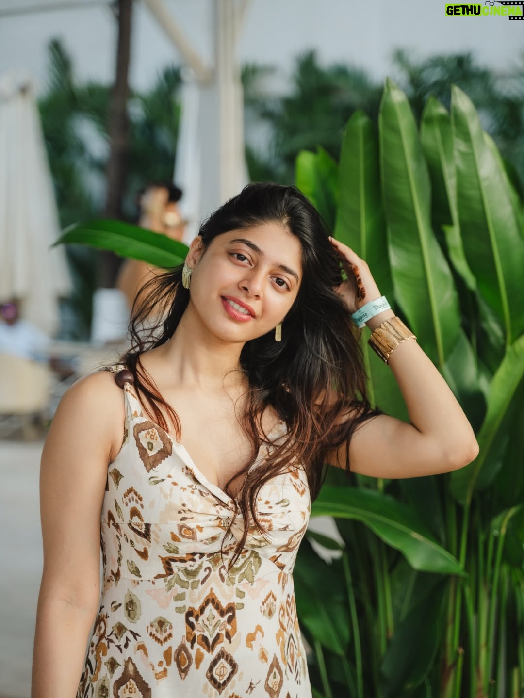 yashashree rao - 383.4K Likes - If u need a ‘DUDE’ in ur life I am right here 🤪😜😛

Shot by : @alwyeeee 

#instagram #trending #fyp