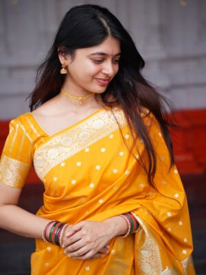 yashashree rao Instagram - Koi Muje aisa describe nahi kar raha toh mei khudko kar deti hu 

#instagram #trending #explore