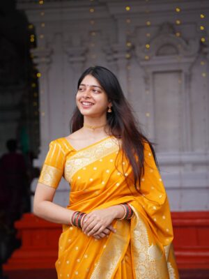 yashashree rao Instagram - Koi Muje aisa describe nahi kar raha toh mei khudko kar deti hu 

#instagram #trending #explore