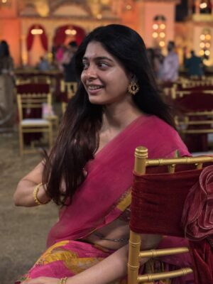 yashashree rao Instagram - Your dream girl but you still wouldn’t cross oceans for me 🤪

#trending #instagram #explore

Wearing : @plottwistlabel
