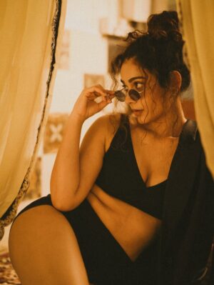 Aakanksha Singh Instagram - Black 🪄 it is …🤍