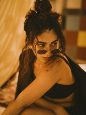 Aakanksha Singh Instagram - Black 🪄 it is …🤍