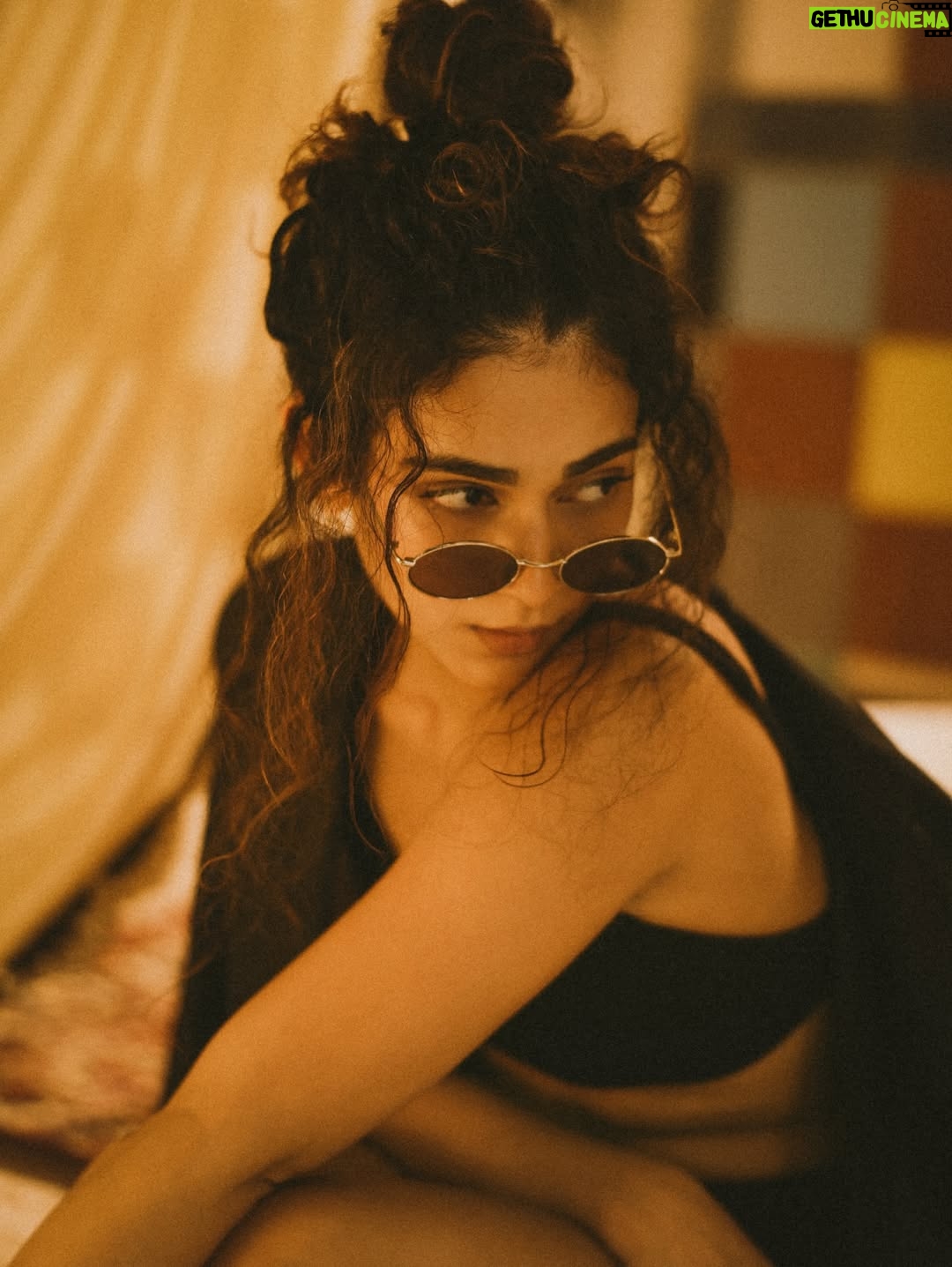 Aakanksha Singh - 75.2K Likes - Black 🪄 it is …🤍