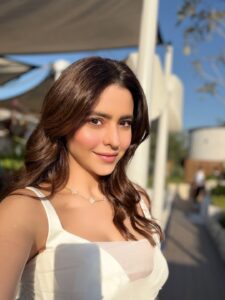 Actress Aamna Sharif HD Photos and Wallpapers January 2026