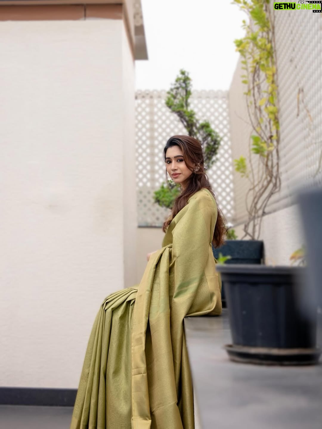 Aarthi - 193.2K Likes - Here’s something I think is worth sitting with.

So many women pause their dreams,
give up careers, sign away choices,
and call it “compromise” because society claps for them when they stay quiet.

Compromise for love if you choose to,
but protect yourself — because life, feelings, and circumstances can change.

Financial independence is still your responsibility. My reason. My motivation is slide 8. 

I may have learned this late.
Maybe someone reading this will learn it earlier. 💚