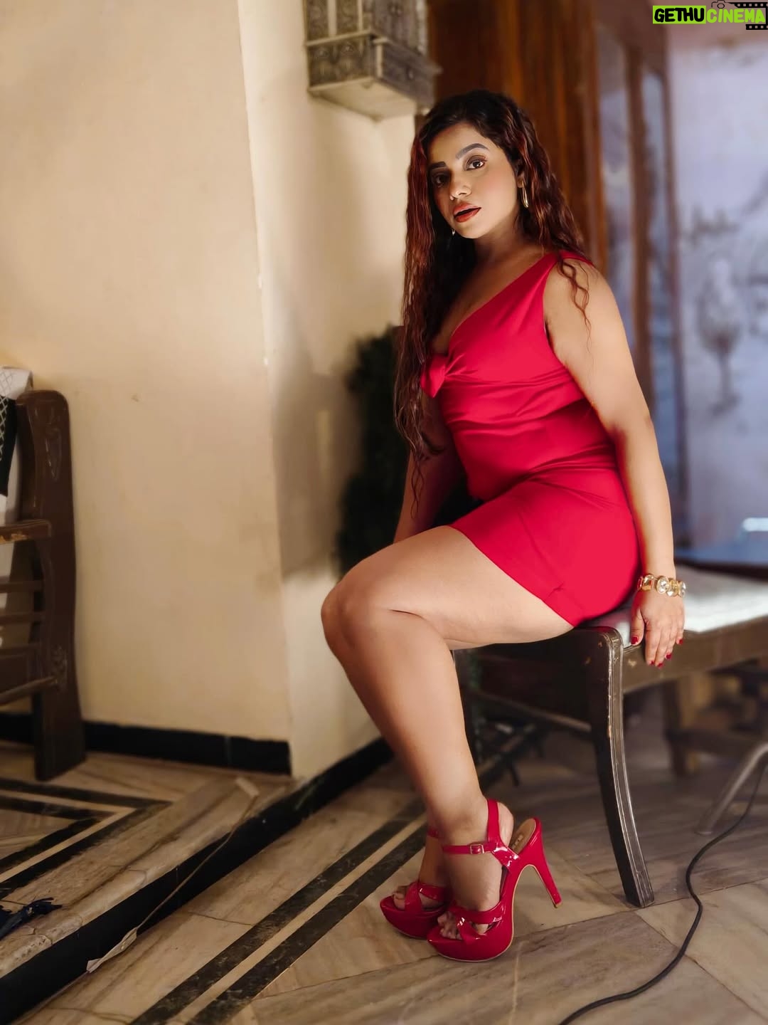 Aasma Sayed - 1.5K Likes - Let’s go to the candyshop 😁 😍😳

#red #beauty #onset #actorslife #onstage