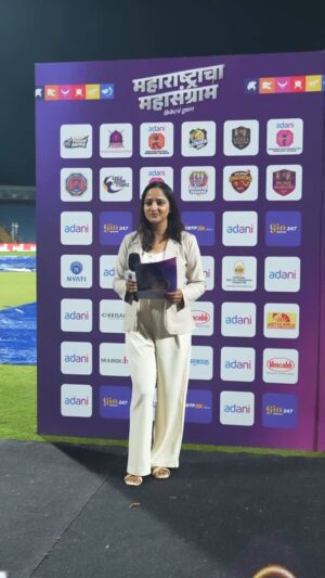 Aditi Dravid Instagram - Life comes to a full circle when you least expect it! I always had my strings attached to Cricket since my childhood, firstly because I had No choice 😉 and later, because i truly started falling in love with the game! Little did I know that my story would re-connect but oh! 2025, had different plans!
And then -This Happened! Host for the ADANI @mplt20tournament and @wmplt20tournament by @maharashtracricketofficial which got aired on @starsportsindia and @jiohotstar
It was a surreal experience and my heart is so so full! Exactly a month to this journey and now i know, that i owed it to my father, who has lived all his life for the game!
Sharing the best moments from the last day of this beautiful process! Thankful to the entire MCA team and staff for always being there, to the social media team for capturing my work , to the broadcasting team, the wonderful commentator’s team and last but not the least to @maharashtracricketofficial for trusting me with this one! 🧿🙏🏽
#aditidravid #host #cricket #mpl #wmpl #livingmybestlife #lovemywork #livingmydreams #thankfulgratefulblessed