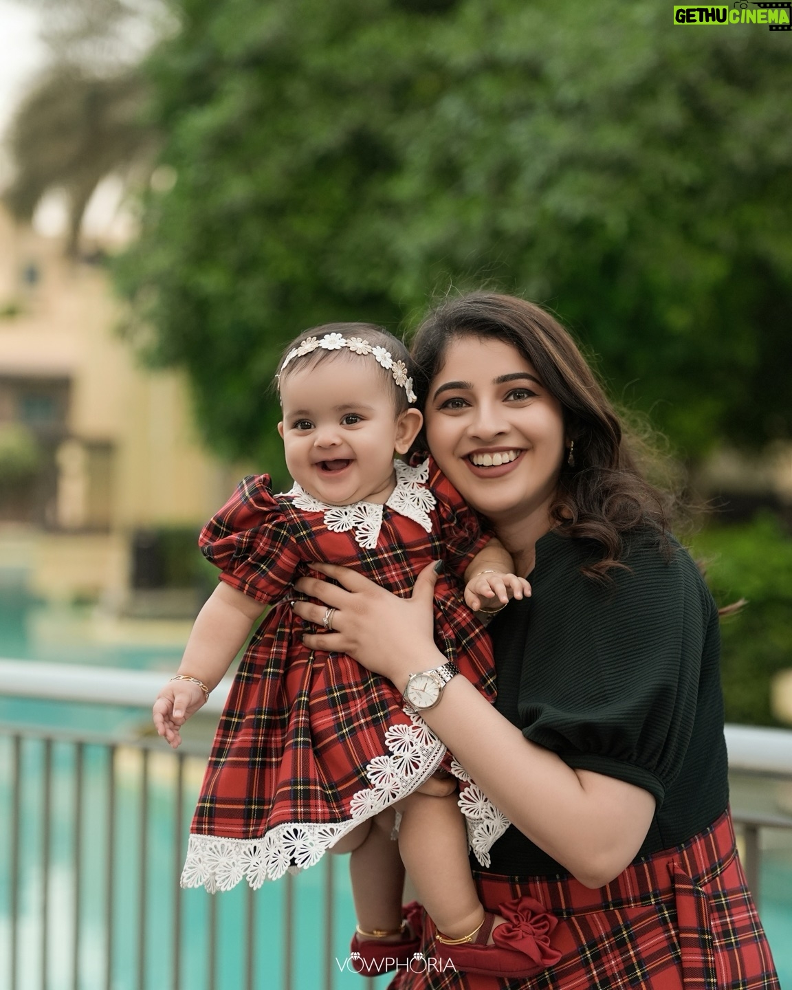 Aima Rosmy Sebastian - 35.1K Likes - ✨Classic festive charm, timeless elegance — Christmas around the clock. ✨
Wearing @amazebyashiyajesel 
Clicked by @vowphoria 📸