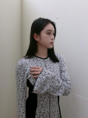Akari Takaishi Instagram - 「GALAC」3月号発売中です。
インタビューなどもあります！よろしくお願いします☺︎
#GALAC 
stylist @kanedakenshi 
h&m @ayasumimoto