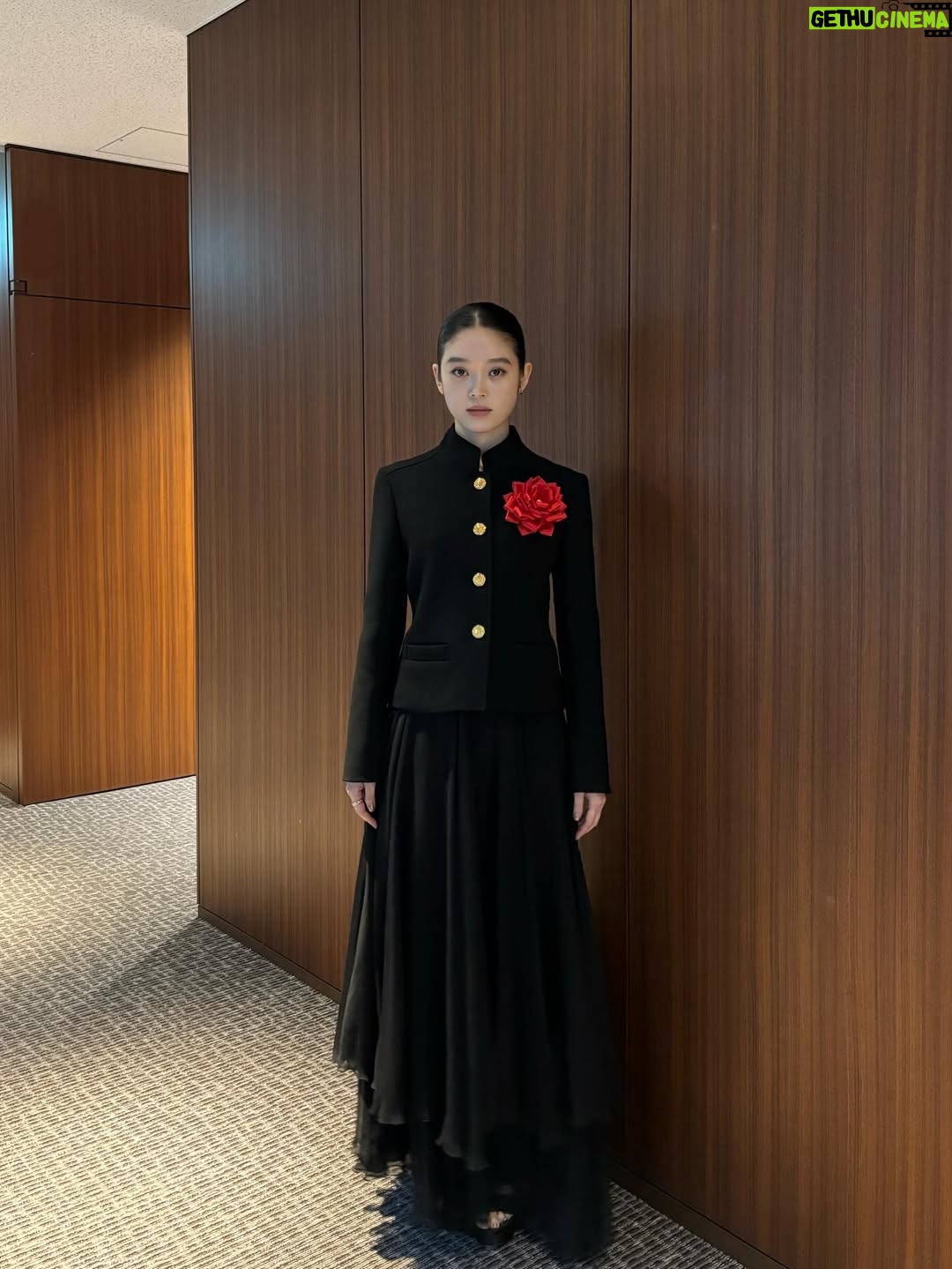 Akari Takaishi - 39.6K Likes - 「第50回エランドール賞」を受賞させていただきました！
改めて、このような栄誉ある賞を頂けたこと、とても光栄に思います。
舞台上でお話ししている時に、これまでの作品の思い出や景色が浮かび、目の前で輝き出したような感覚がありました。全ての作品に感謝し、精進します。
#エランドール賞

#louisvuitton @louisvuitton 

stylist @kanedakenshi h&m @ayasumimoto
