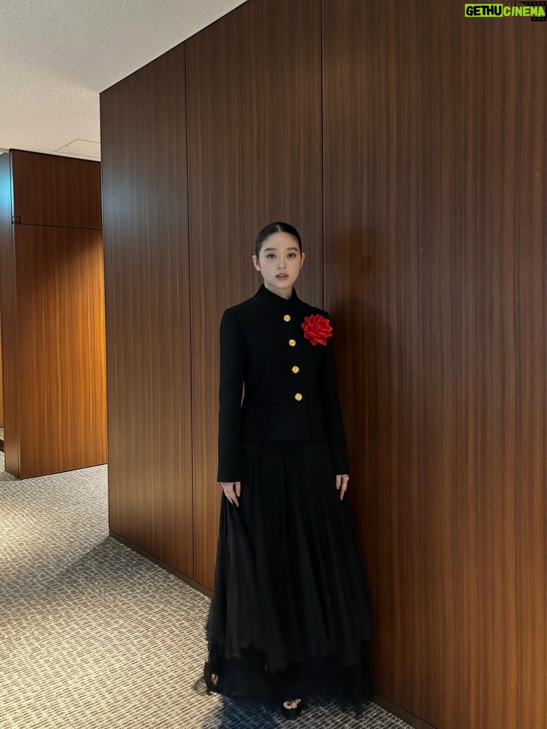 Akari Takaishi - 39.6K Likes - 「第50回エランドール賞」を受賞させていただきました！
改めて、このような栄誉ある賞を頂けたこと、とても光栄に思います。
舞台上でお話ししている時に、これまでの作品の思い出や景色が浮かび、目の前で輝き出したような感覚がありました。全ての作品に感謝し、精進します。
#エランドール賞

#louisvuitton @louisvuitton 

stylist @kanedakenshi h&m @ayasumimoto