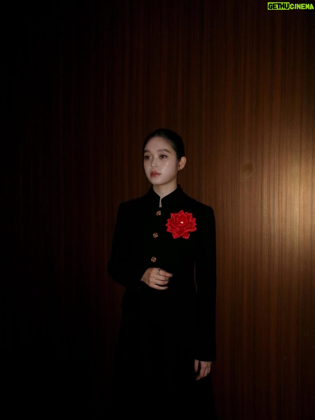 Akari Takaishi - 39.6K Likes - 「第50回エランドール賞」を受賞させていただきました！
改めて、このような栄誉ある賞を頂けたこと、とても光栄に思います。
舞台上でお話ししている時に、これまでの作品の思い出や景色が浮かび、目の前で輝き出したような感覚がありました。全ての作品に感謝し、精進します。
#エランドール賞

#louisvuitton @louisvuitton 

stylist @kanedakenshi h&m @ayasumimoto