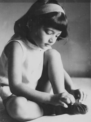 Akshara Haasan Instagram - Happiest birthday to my mumma. A queen who makes her child feel like a queen equal to her. Her true grace , grit , kindness, sincerity, large heartedness makes her the queen of hearts. She is not just my mumma but my best friend too. Grateful to be your daughter. Happy birthday mumma. @actor_sarika