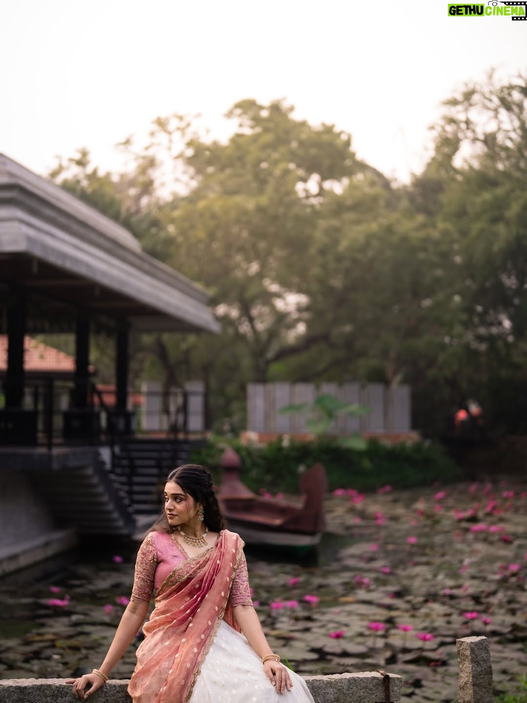 Akshatha Ajit - 108.9K Likes - 🌸💕
P.C @karthikha_photography 
MUA @ratnamakeupartist 
Outfit @zenoraofficial_ 
Hairstylist @nishi_hairstylist_drapist 
Location @sppgardens