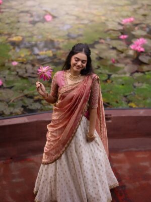 Akshatha Ajit Instagram - 🌸💕
P.C @karthikha_photography 
MUA @ratnamakeupartist 
Outfit @zenoraofficial_ 
Hairstylist @nishi_hairstylist_drapist 
Location @sppgardens