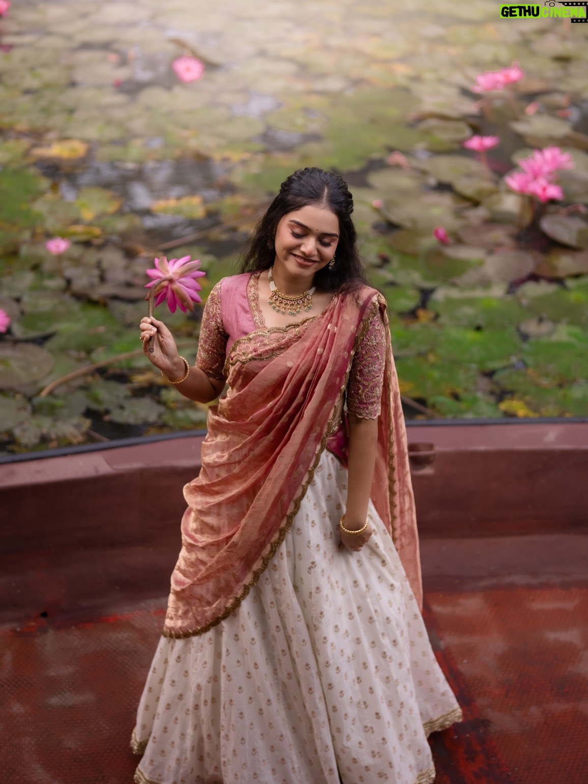 Akshatha Ajit - 108.9K Likes - 🌸💕
P.C @karthikha_photography 
MUA @ratnamakeupartist 
Outfit @zenoraofficial_ 
Hairstylist @nishi_hairstylist_drapist 
Location @sppgardens
