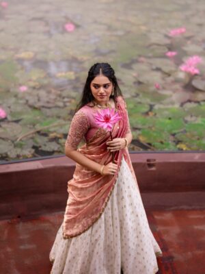 Akshatha Ajit Instagram - 🌸💕
P.C @karthikha_photography 
MUA @ratnamakeupartist 
Outfit @zenoraofficial_ 
Hairstylist @nishi_hairstylist_drapist 
Location @sppgardens