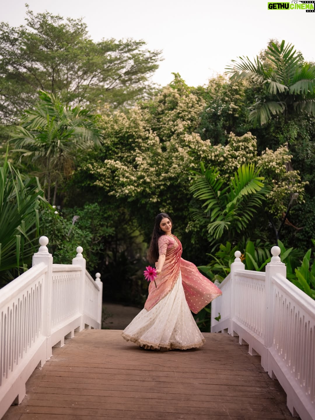 Akshatha Ajit - 108.9K Likes - 🌸💕
P.C @karthikha_photography 
MUA @ratnamakeupartist 
Outfit @zenoraofficial_ 
Hairstylist @nishi_hairstylist_drapist 
Location @sppgardens