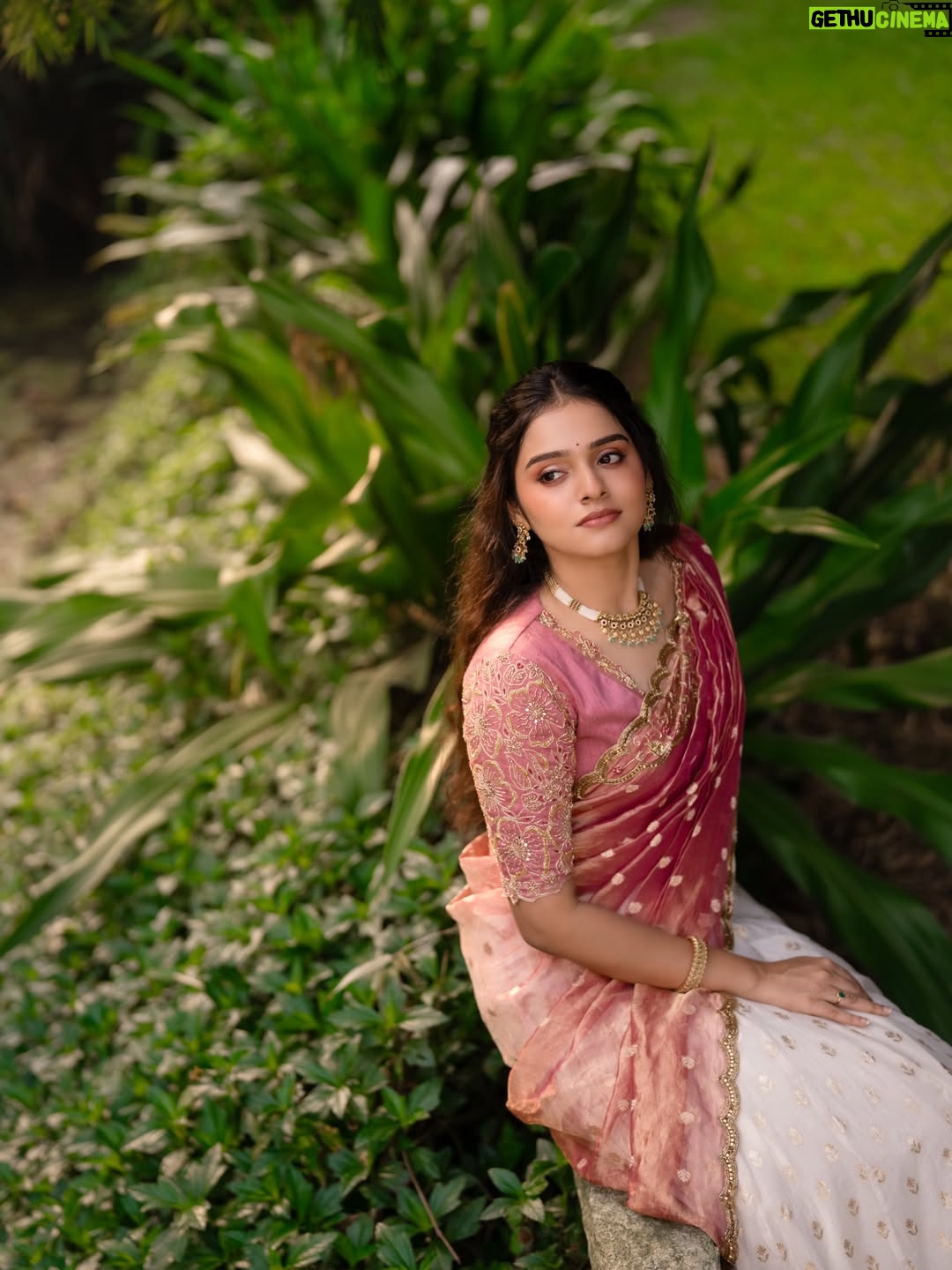 Akshatha Ajit - 121K Likes - 🌸💕
P.C @karthikha_photography 
MUA @ratnamakeupartist 
Outfit @zenoraofficial_ 
Hairstylist @nishi_hairstylist_drapist 
Location @sppgardens