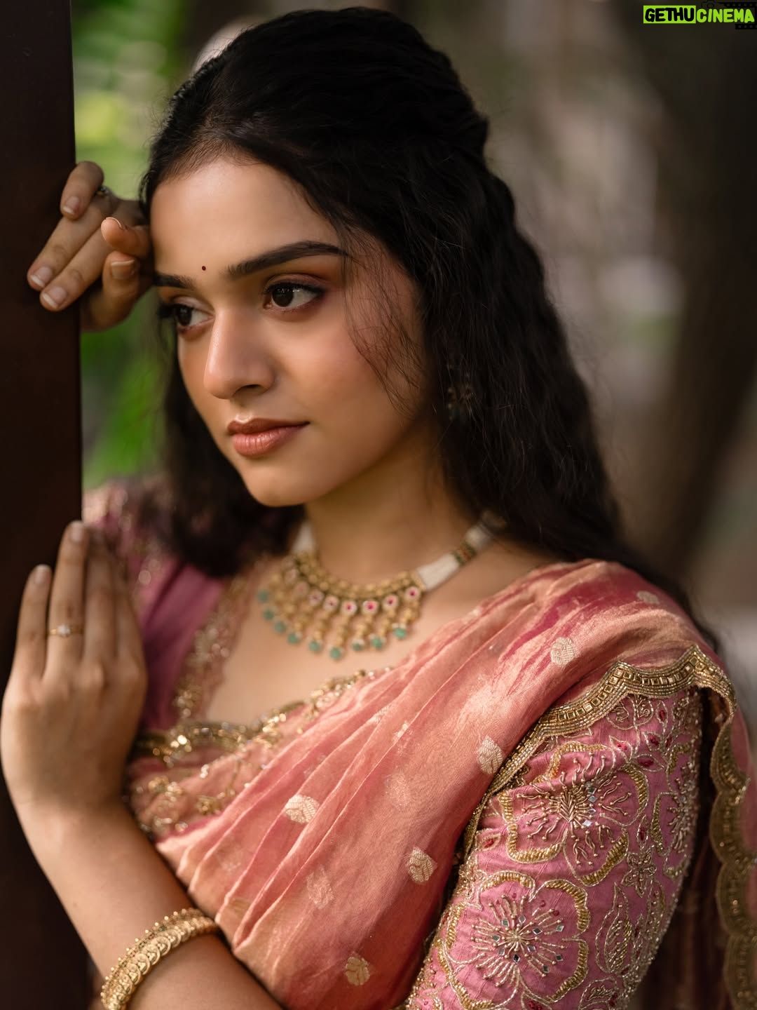 Akshatha Ajit - 121K Likes - 🌸💕
P.C @karthikha_photography 
MUA @ratnamakeupartist 
Outfit @zenoraofficial_ 
Hairstylist @nishi_hairstylist_drapist 
Location @sppgardens