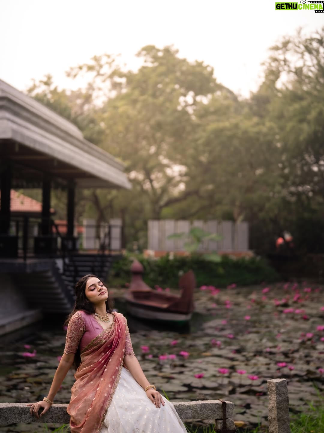 Akshatha Ajit - 121K Likes - 🌸💕
P.C @karthikha_photography 
MUA @ratnamakeupartist 
Outfit @zenoraofficial_ 
Hairstylist @nishi_hairstylist_drapist 
Location @sppgardens