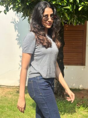 Akshaya hariharan Instagram - December🖤