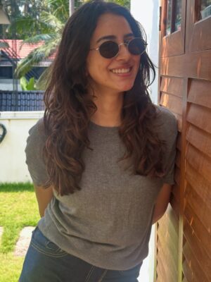 Akshaya hariharan Instagram - December🖤
