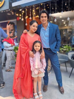 Akshita Mudgal Instagram - Radhika—Niya—Aditya💕

#lakshminiwas #zeetv