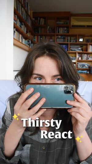 Alessandra Maestrini Instagram - O react de hoje tá diferente... com vocês, minha reação aos thirsty comments ou, em português, comentários sedentossss! 🫦💖😂
🎬 @jessica__christina
#alessandramaestrini #react #comentarios