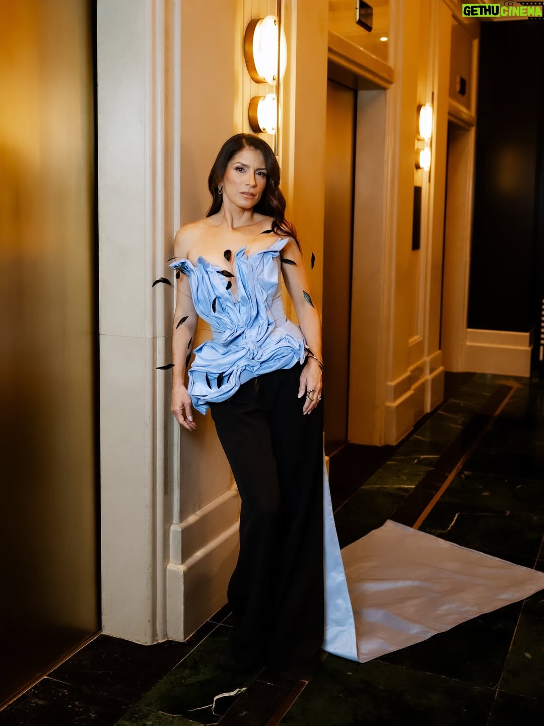 Alessandra Rosaldo - 322.5K Likes - New York my love 🗽🩵 Y bueno, tú también @ederbez 

Fashion Styling & Creative Direction @marmolviejo 
Hair & Makeup @goodlookusa 
Photos @pablo_barajas 
Mi look @raquelorozcog 
Accesorios @unode50 
Look Eugenio @serenodelsordo 
Fashion Styling Assistant @stylegonzalezcom