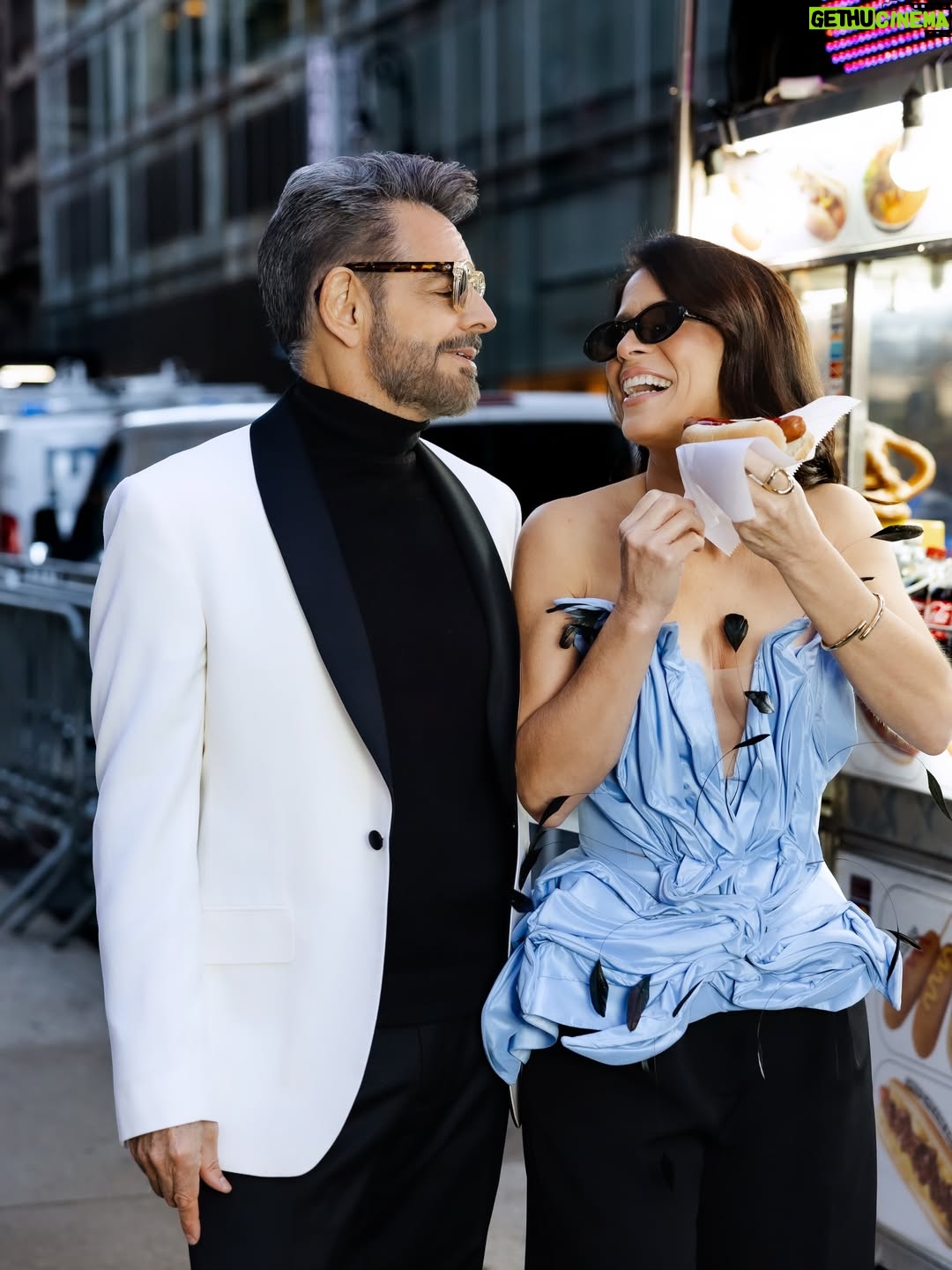 Alessandra Rosaldo - 322.5K Likes - New York my love 🗽🩵 Y bueno, tú también @ederbez 

Fashion Styling & Creative Direction @marmolviejo 
Hair & Makeup @goodlookusa 
Photos @pablo_barajas 
Mi look @raquelorozcog 
Accesorios @unode50 
Look Eugenio @serenodelsordo 
Fashion Styling Assistant @stylegonzalezcom