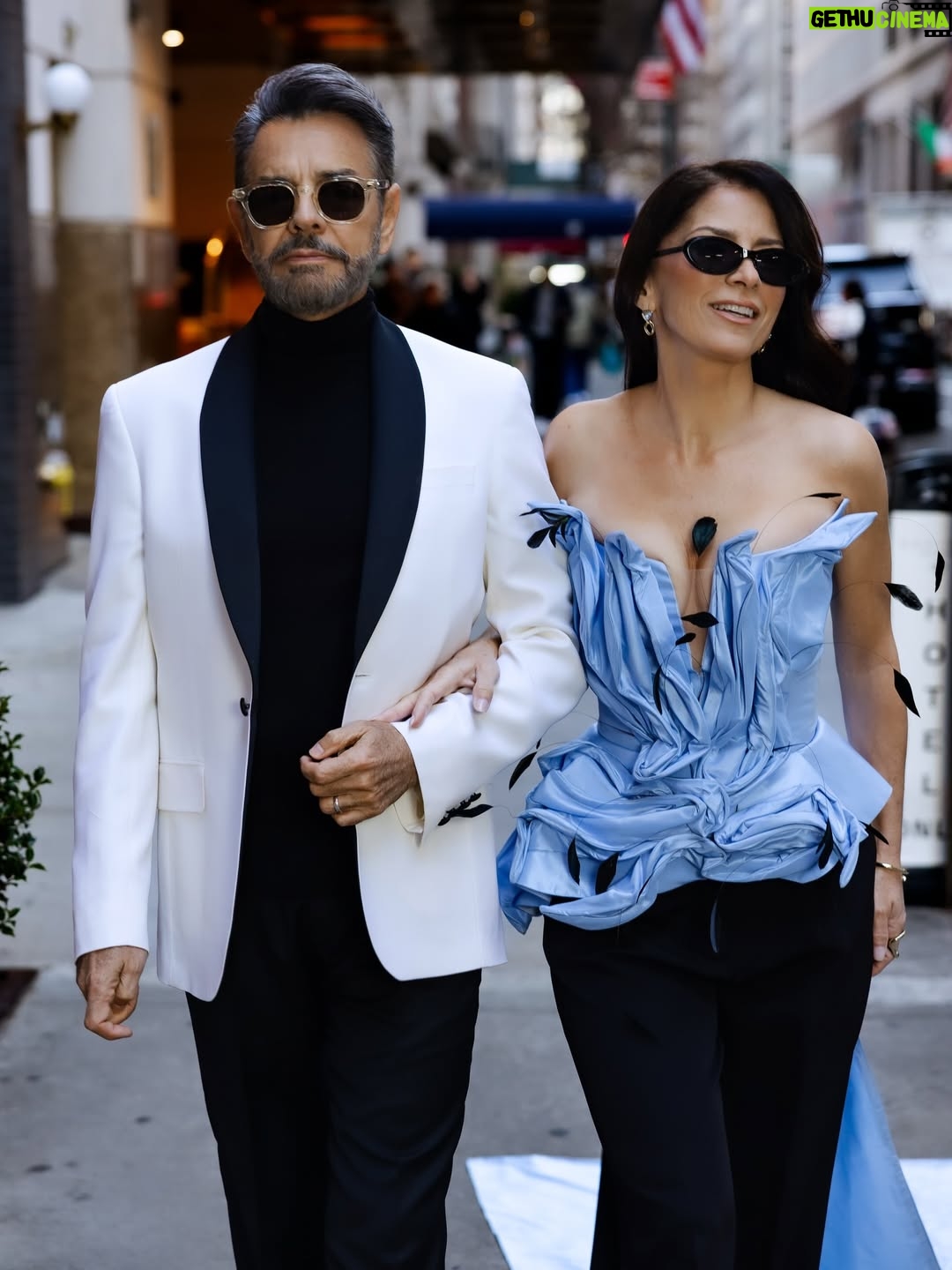 Alessandra Rosaldo - 322.5K Likes - New York my love 🗽🩵 Y bueno, tú también @ederbez 

Fashion Styling & Creative Direction @marmolviejo 
Hair & Makeup @goodlookusa 
Photos @pablo_barajas 
Mi look @raquelorozcog 
Accesorios @unode50 
Look Eugenio @serenodelsordo 
Fashion Styling Assistant @stylegonzalezcom