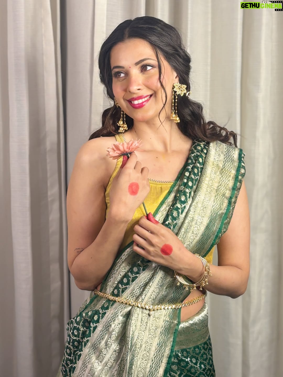 Alice Kaushik - 93.1K Likes - Happy new year 🌸❣️✨ 

How I loved doing this shoot for my dost @kritika.beauty. 
You are now my new favourite make up artist 🧑‍🎨✨

Makeup & Hair @kritika.beauty ✨❤️
