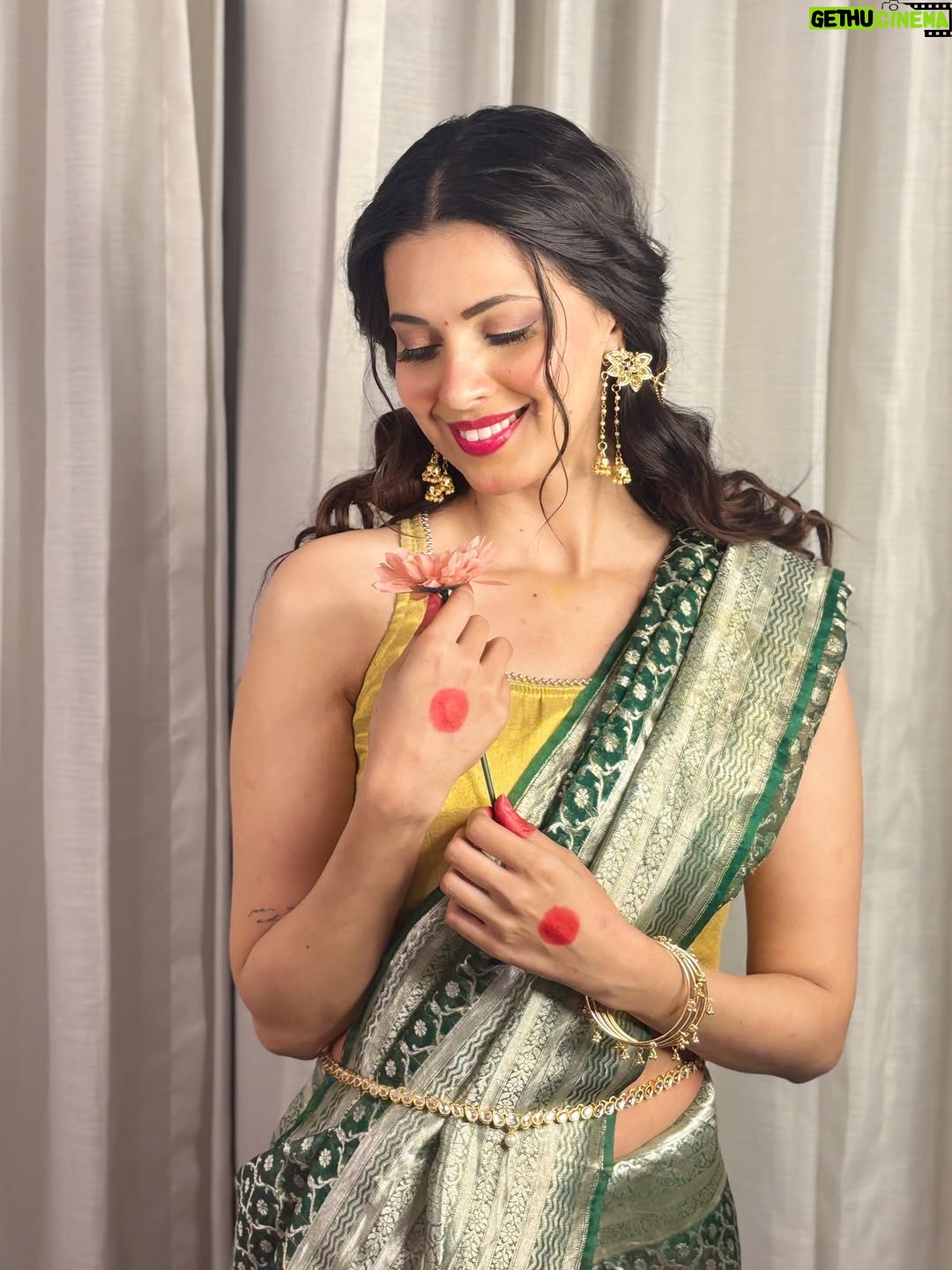 Alice Kaushik - 93.1K Likes - Happy new year 🌸❣️✨ 

How I loved doing this shoot for my dost @kritika.beauty. 
You are now my new favourite make up artist 🧑‍🎨✨

Makeup & Hair @kritika.beauty ✨❤️