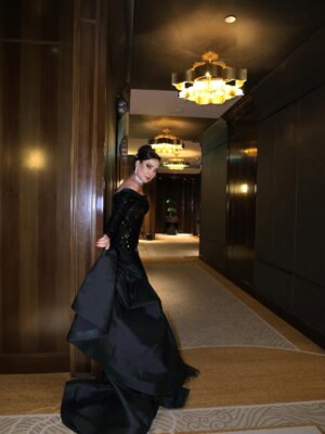 Amal Arafa Instagram - 💎
Dress by: @creafashionofficial
Jewellery by: @alaqili_jewelery
Makeup artists :@ariam_center
Hairstylist :@hair_style_ghinwa
Photo by: @farahphotograph
Special thanks @bloomvision.agency
#joyawards