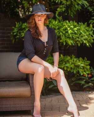 Amanda Righetti Instagram -