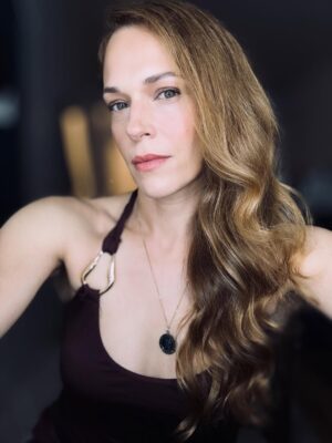 Amanda Righetti Instagram - Oh you know just living that #setlife …it’s #RELENTLESS 🎥🎬🎭 #bts @relentlessthemovie