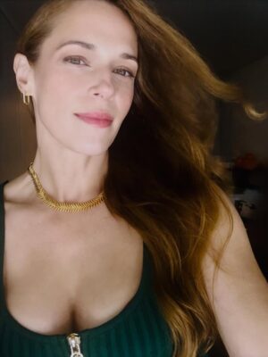 Amanda Righetti Instagram - Oh you know just living that #setlife …it’s #RELENTLESS 🎥🎬🎭 #bts @relentlessthemovie
