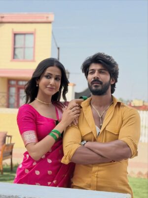 Amandeep Sidhu Instagram - Hi partner 👋
@sheezan9
Thankyou India for appreciating our hardwork🌸
.
.
.
#amandeepsidhu #sheezankhan #gangamaikibetiyan #toodles