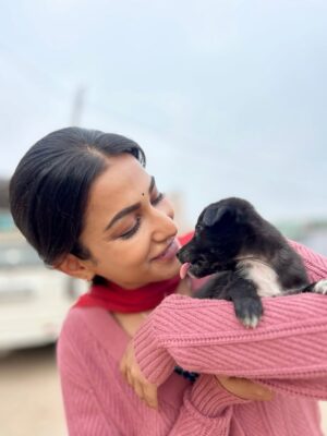 Amandeep Sidhu Instagram - It’s SNEHA’s world 🌸
Thank you INDIA for loving us🌸
#gangamaikibetiya #3 in PAN INDIA AND #1 on @zeetv
..
.
.
.
.
.
.
#amandeepsidhu #gangamaikibetiyan #sneha #snedhu #thankyou #grateful #fyp #toodles