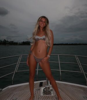 Ambie Bambii Instagram - man i love miami