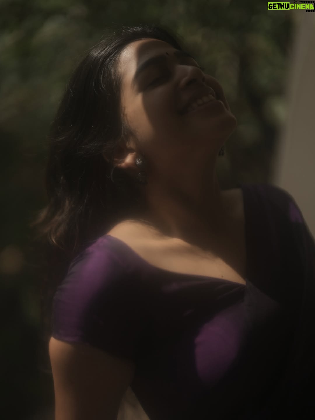 Ananthika Sanilkumar - 330.7K Likes - Like a love letter written by time ✨
.
Saree : @thenmozhidesigns
